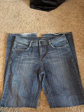 Women’s Boot Cut Jeans in Medium Blue Wash